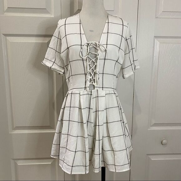 Charlotte Russe Windowpane Plaid Shorts Romper - Picture 4 of 13